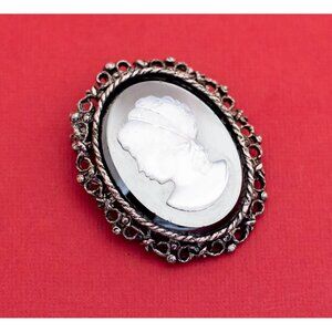 Vintage Edwardian Cameo Brooch - F27